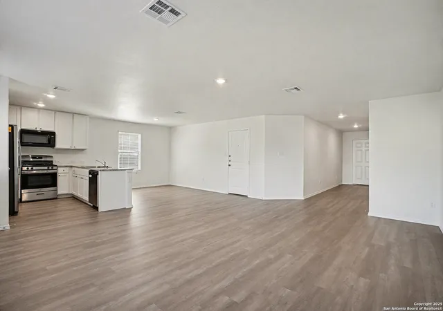 4th image of 10515 Varmus, Converse, TX 78109 | MLS# 1929436