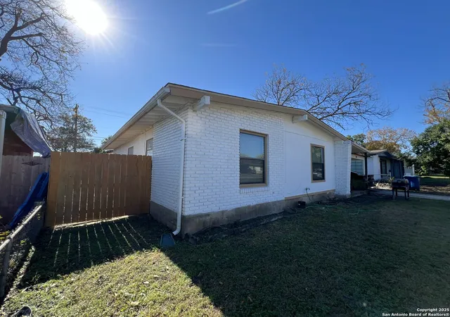 Photo 3 of Sale Pending at 54 Wayside, San Antonio, TX 78213 | MLS# 1929528 | Listing updated on 2026-01-16