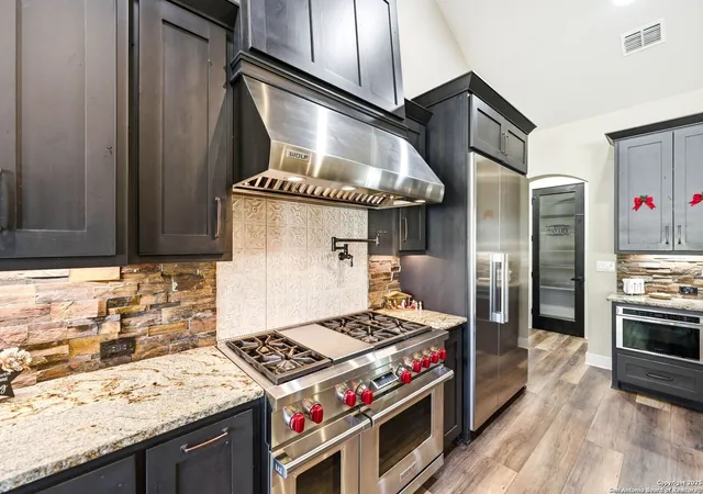 Photo 3 of Sale Pending at 6 Sendero Pt, Boerne, TX 78015 | MLS# 1929572 | Listing updated on 2026-01-08