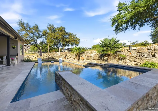 Photo 1 of Sale Pending at 6 Sendero Pt, Boerne, TX 78015 | MLS# 1929572 | Listing updated on 2026-01-08