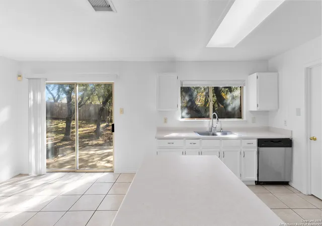 Photo 3 of Single family home for sale at 9150 Dover, San Antonio, TX 78250 | MLS# 1929616 | Listing updated on 2026-05-02