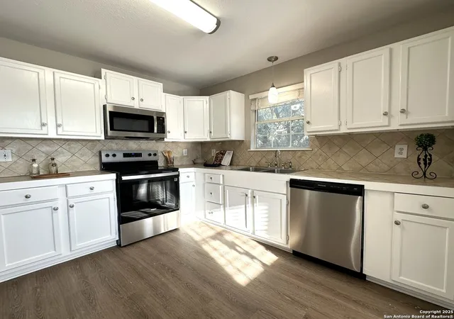 Photo 2 of Sale Pending at 123 Poolside, Canyon Lake, TX 78133 | MLS# 1929656 | Listing updated on 2026-02-02