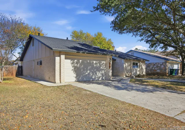Photo 1 of Sale Pending at 6719 Country Fld, San Antonio, TX 78240 | MLS# 1929670 | Listing updated on 2026-01-09