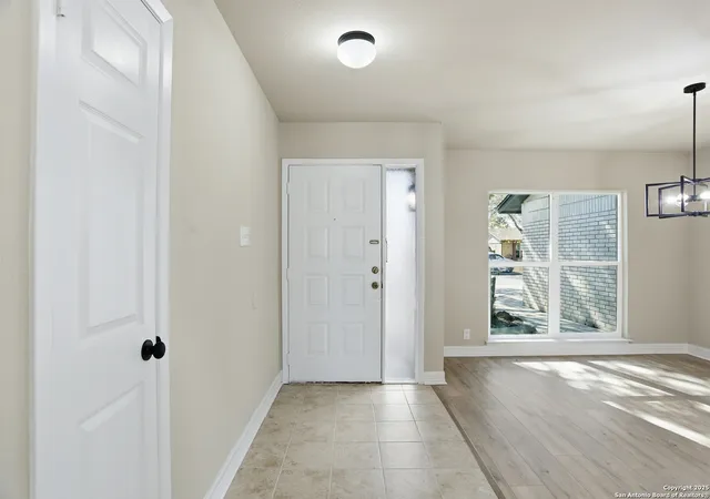 Photo 4 of Sale Pending at 6719 Country Fld, San Antonio, TX 78240 | MLS# 1929670 | Listing updated on 2026-01-09