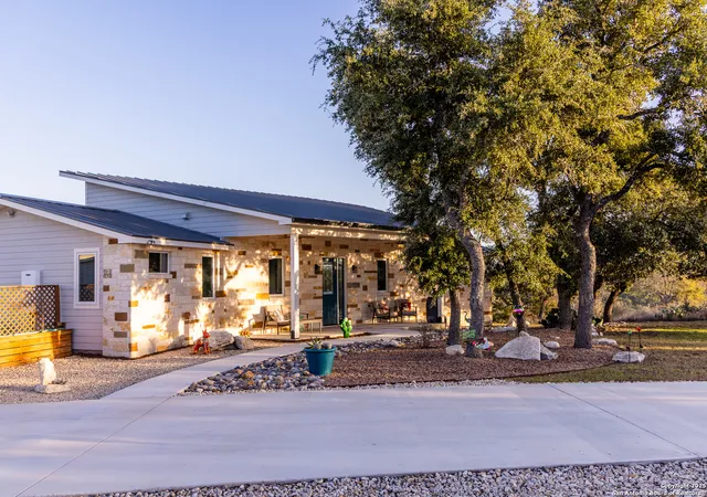 Photo 2 of Sale Pending at 145 Longhorn Trl, Kerrville, TX 78028 | MLS# 1929762 | Listing updated on 2026-01-02