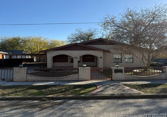 Photo 3 of Single family home for sale at 416 Buckingham Ave, San Antonio, TX 78210 | MLS# 1929788 | Listing updated on 2026-02-05