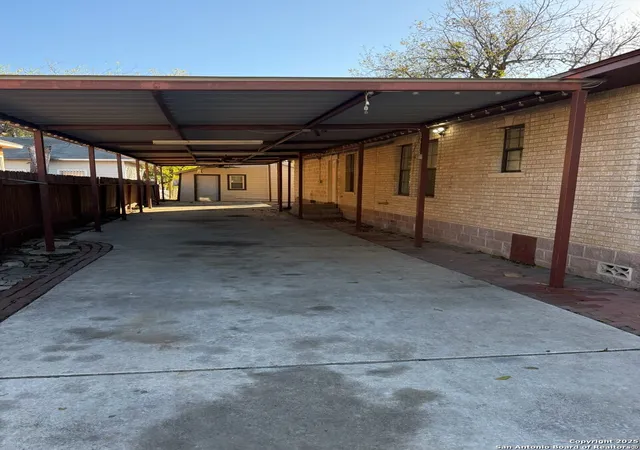 Photo 4 of Single family home for sale at 416 Buckingham Ave, San Antonio, TX 78210 | MLS# 1929788 | Listing updated on 2026-02-05