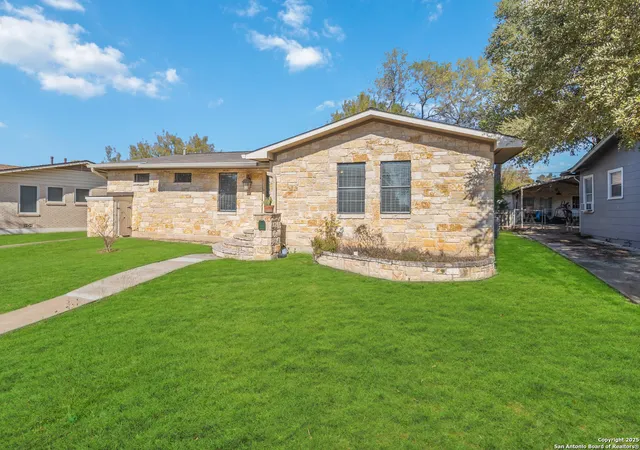 Photo 2 of Single family home for sale at 2439 W Summit Ave, San Antonio, TX 78228 | MLS# 1929818 | Listing updated on 2026-04-09