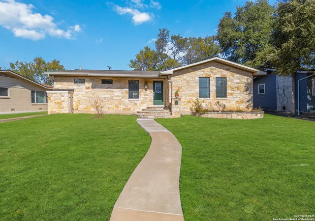 Photo 1 of Single family home for sale at 2439 W Summit Ave, San Antonio, TX 78228 | MLS# 1929818 | Listing updated on 2026-04-09