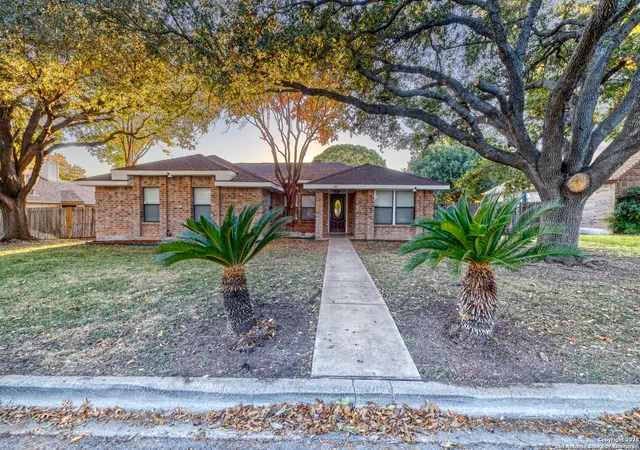 2nd image of 141 Cottonwood St, Uvalde, TX 78801 | MLS# 1929892