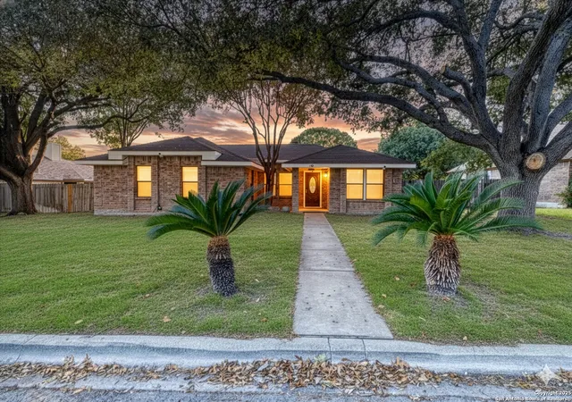 1st image of 141 Cottonwood St, Uvalde, TX 78801 | MLS# 1929892