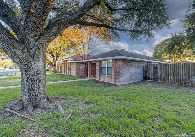 3rd image of 141 Cottonwood St, Uvalde, TX 78801 | MLS# 1929892