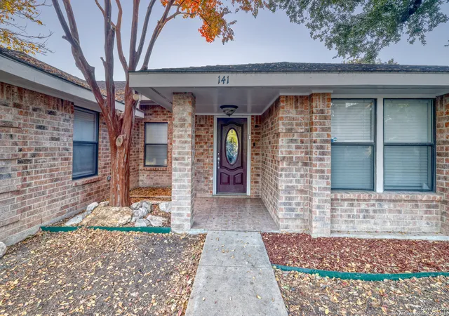 4th image of 141 Cottonwood St, Uvalde, TX 78801 | MLS# 1929892