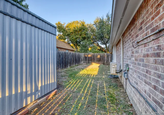5th image of 141 Cottonwood St, Uvalde, TX 78801 | MLS# 1929892