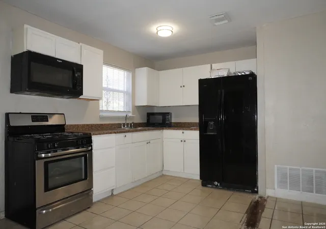 Photo 3 of Sale Pending at 257 Longview Dr, San Antonio, TX 78220 | MLS# 1929990 | Listing updated on 2026-01-08