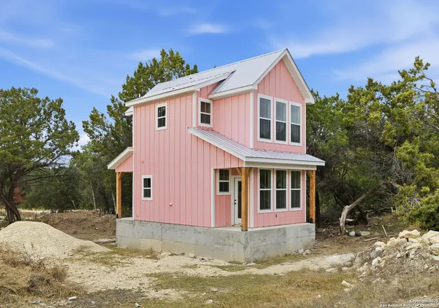 Photo 3 of Single family home for sale at 489 Scenic, Bandera, TX 78003 | MLS# 1930061 | Listing updated on 2026-01-03