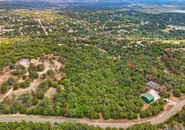 Photo 4 of Sale Pending at 875 Country Pike, Canyon Lake, TX 78133 | MLS# 1930076 | Listing updated on 2026-01-18