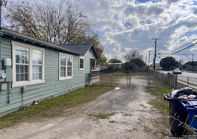Photo 3 of Sale Pending at 4030 W Salinas, San Antonio, TX 78207 | MLS# 1930093 | Listing updated on 2026-01-28