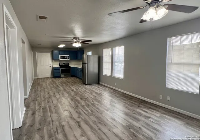 Photo 4 of Sale Pending at 4030 W Salinas, San Antonio, TX 78207 | MLS# 1930093 | Listing updated on 2026-01-28