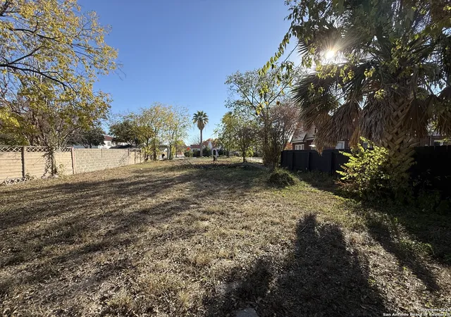 Photo 3 of Land for sale at 1701 W Summit Ave, San Antonio, TX 78201 | MLS# 1930113 | Listing updated on 2026-05-19