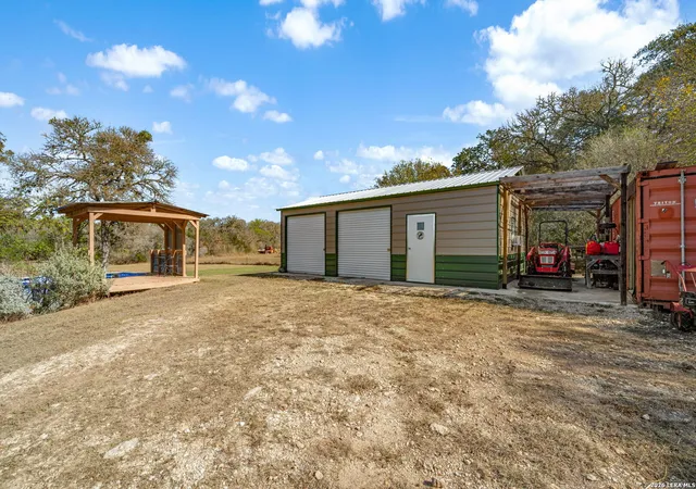 Photo 3 of Sale Pending at 936 County Rd 375, San Antonio, TX 78253 | MLS# 1930162 | Listing updated on 2026-04-27
