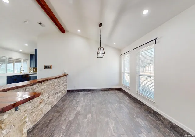 Photo 4 of Sale Pending at 8258 Phoenix, Universal City, TX 78148 | MLS# 1930165 | Listing updated on 2026-02-18