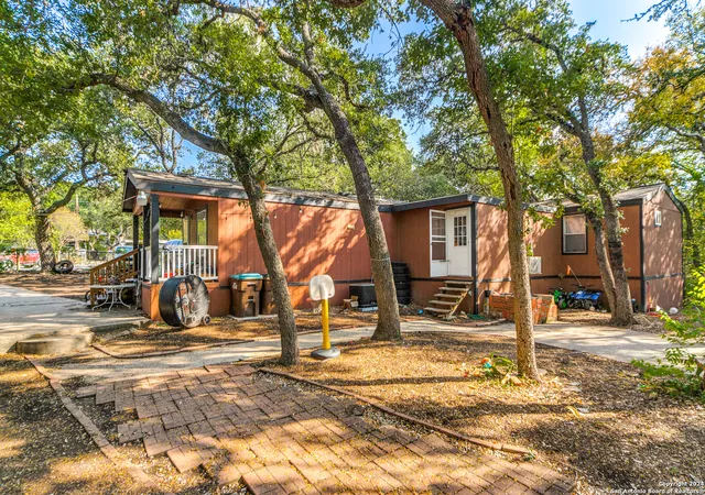 Photo 4 of Manufactured home for sale at 25203 Ima Ruth Pkwy, San Antonio, TX 78257 | MLS# 1930192 | Listing updated on 2026-01-06