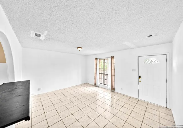 Photo 4 of Sale Pending at 2815 Big Horn Dr, San Antonio, TX 78228 | MLS# 1930237 | Listing updated on 2026-02-05