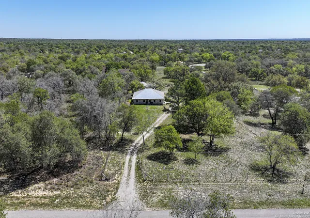 Photo 3 of Sale Pending at 904 Eagle Crk, Floresville, TX 78114 | MLS# 1930254 | Listing updated on 2026-01-20