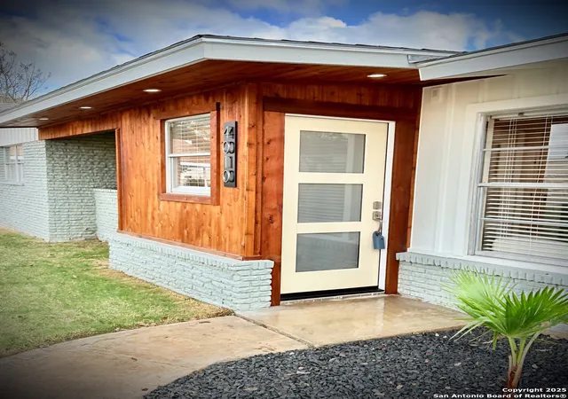 Photo 1 of Single family home for sale at 4010 Loop 410, San Antonio, TX 78229 | MLS# 1930345 | Listing updated on 2026-03-09