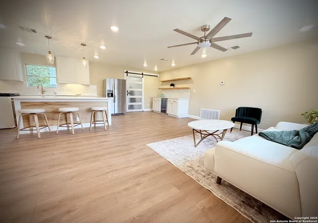 Photo 4 of Single family home for sale at 4010 Loop 410, San Antonio, TX 78229 | MLS# 1930345 | Listing updated on 2026-03-09