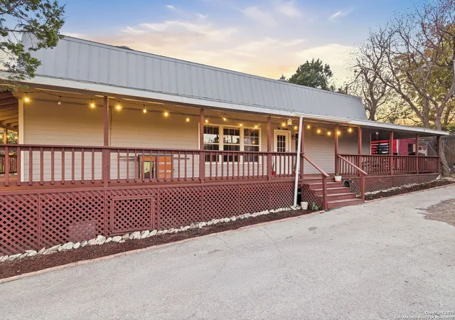 Photo 4 of Single family home for sale at 411 Lake Park, Canyon Lake, TX 78133 | MLS# 1930354 | Listing updated on 2026-01-28