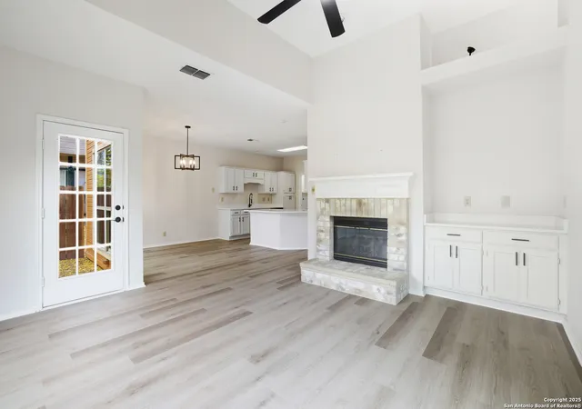 Photo 4 of Sale Pending at 5886 Spring Sq, San Antonio, TX 78247 | MLS# 1930401 | Listing updated on 2026-01-04