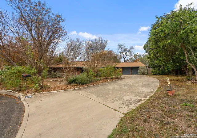 Photo 3 of Sale Pending at 1438 Grey Oak, San Antonio, TX 78213 | MLS# 1930473 | Listing updated on 2026-05-01