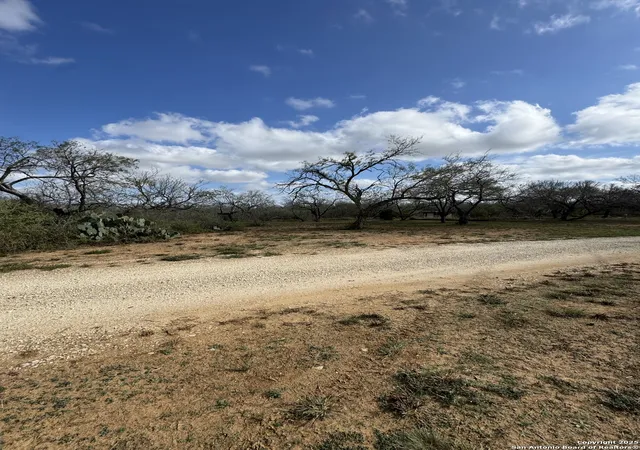 Photo 3 of Manufactured home for sale at 2605 County Road 101, Floresville, TX 78114 | MLS# 1930482 | Listing updated on 2026-01-26