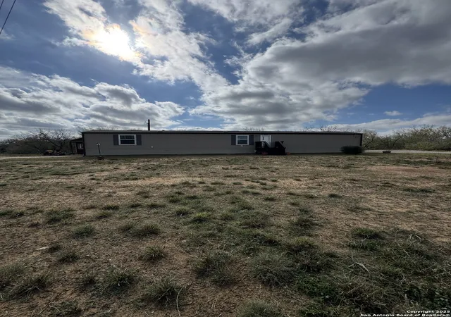 Photo 4 of Manufactured home for sale at 2605 County Road 101, Floresville, TX 78114 | MLS# 1930482 | Listing updated on 2026-01-26