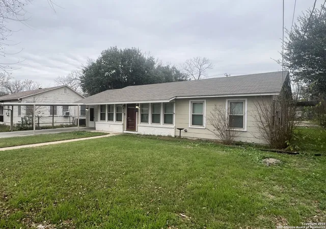 2nd image of 1012 E Walnut, Seguin, TX 78155 | MLS# 1930501