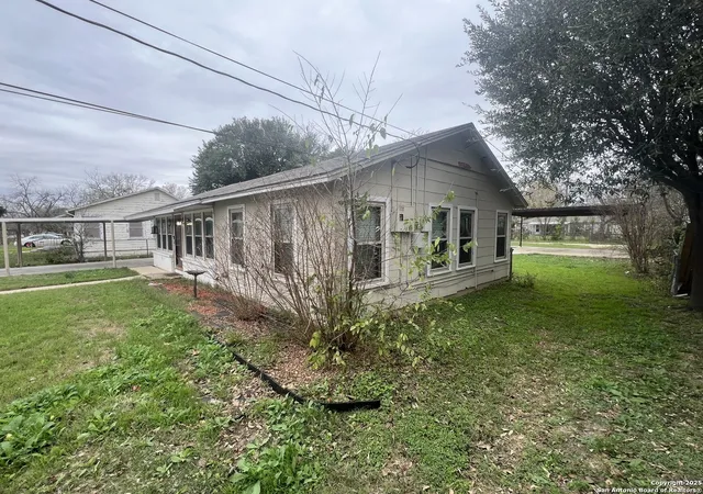 3rd image of 1012 E Walnut, Seguin, TX 78155 | MLS# 1930501