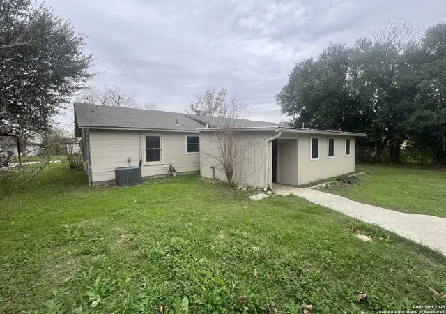 5th image of 1012 E Walnut, Seguin, TX 78155 | MLS# 1930501