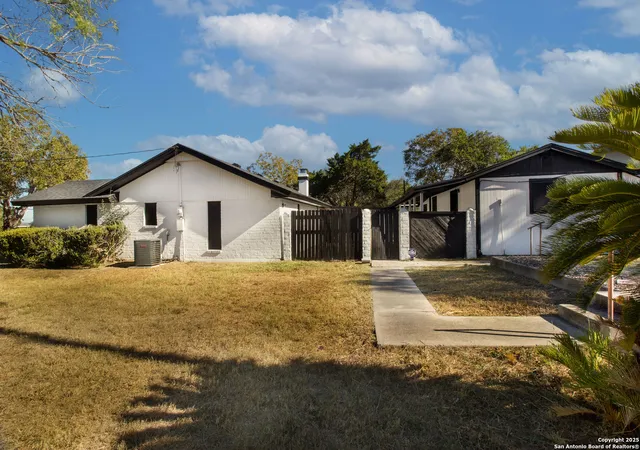 Photo 4 of Single family home for sale at 12129 Up River Rd, Corpus Christi, TX 78410 | MLS# 1930528 | Listing updated on 2026-02-19