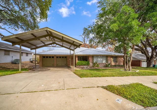Photo 2 of Sale Pending at 3827 Longridge Dr, San Antonio, TX 78228 | MLS# 1930547 | Listing updated on 2026-01-27