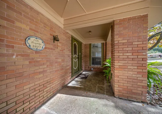Photo 4 of Sale Pending at 3827 Longridge Dr, San Antonio, TX 78228 | MLS# 1930547 | Listing updated on 2026-01-27