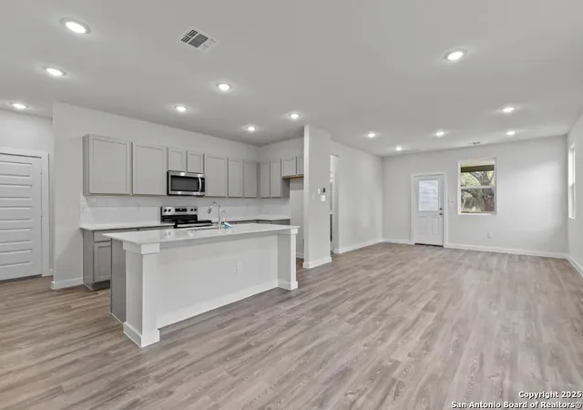 4th image of 9031 Sand Dune Vis, San Antonio, TX 78222 | MLS# 1930559