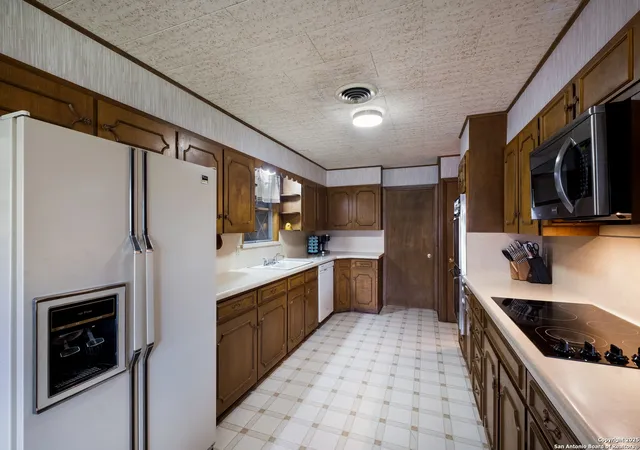 Photo 4 of Sale Pending at 1109 27th, Hondo, TX 78861 | MLS# 1930574 | Listing updated on 2026-04-08
