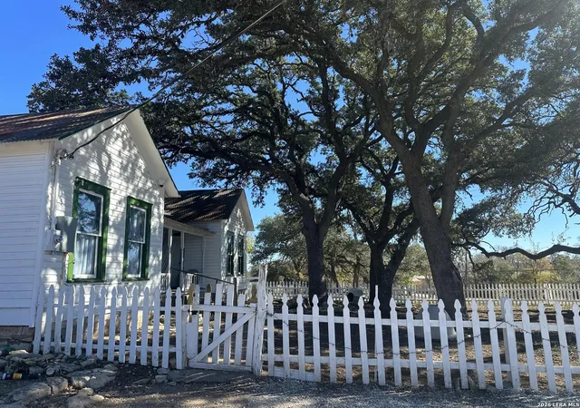 2nd image of 543 Narrows, Blanco, TX 78606 | MLS# 1930593