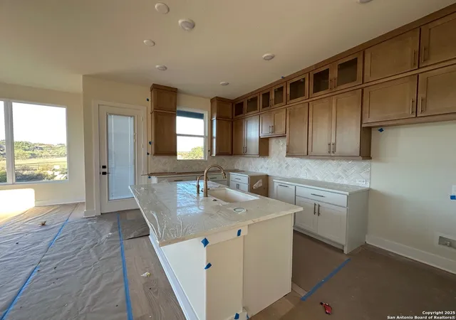 Photo 4 of Sale Pending at 20675 Huebner Rd Unit 605, San Antonio, TX 78258 | MLS# 1930595 | Listing updated on 2025-12-30