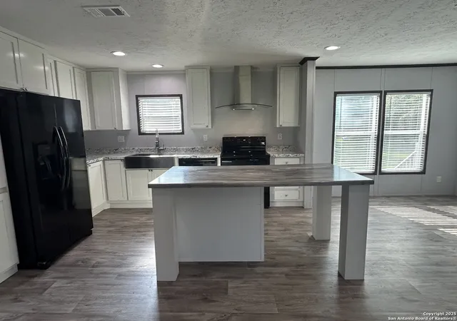 5th image of 3361 Little Cypress Dr, Orange, TX 77632 | MLS# 1930644