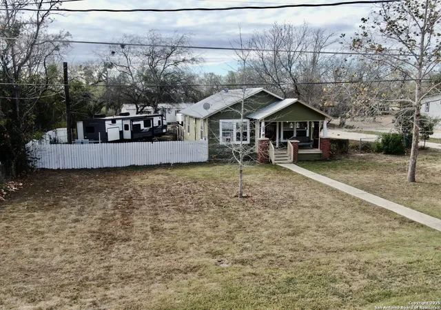 Photo 4 of Single family home for sale at 15132 Magnolia, Lytle, TX 78052 | MLS# 1930721 | Listing updated on 2026-01-14