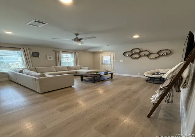 Photo 4 of Single family home for sale at 5623 Jewel Curve, San Antonio, TX 78266 | MLS# 1930758 | Listing updated on 2026-02-08