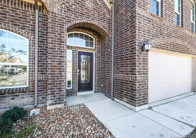 Photo 3 of Single family home for sale at 420 Bee Caves Cv, Cibolo, TX 78108 | MLS# 1930760 | Listing updated on 2026-02-13